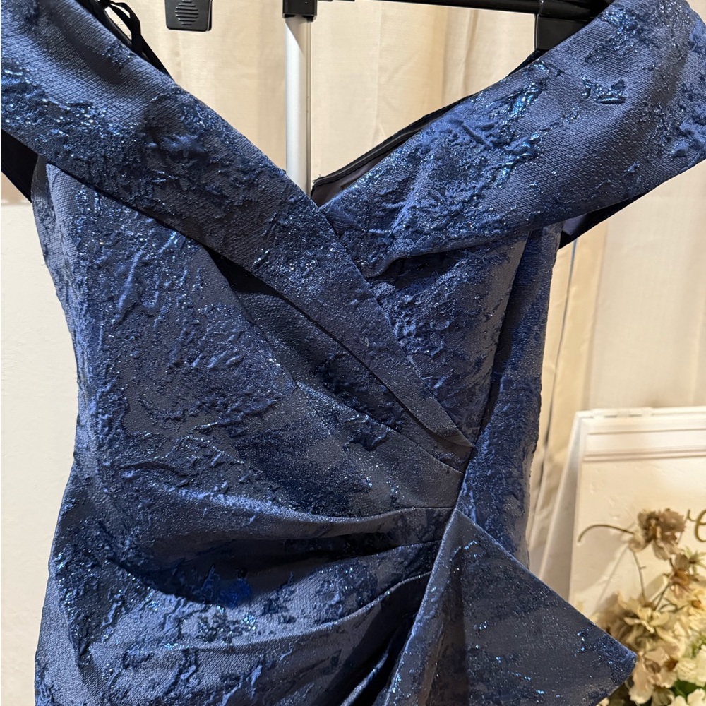 Women Blue XSCAPE Gown. Size 14
Women's Jacquard Long Fit & Flare Dress - Picture 3 of 8